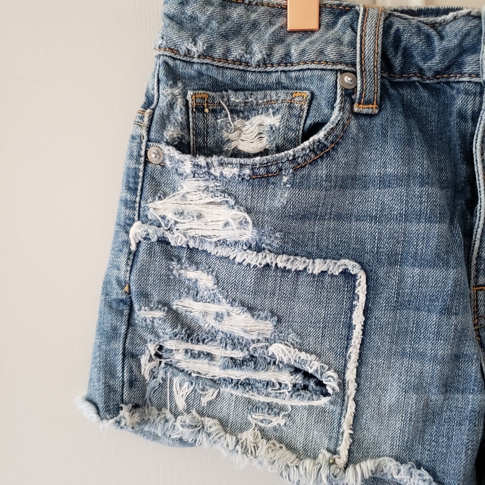 American Eagle, Distressed, Blue, Denim Jean Shorts. Size 4. - Picture 2 of 10